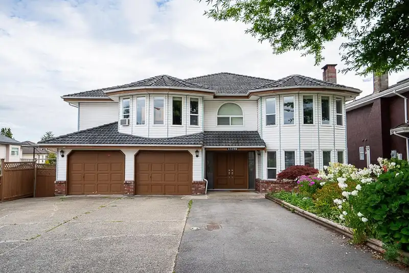 13398 89 AVENUE - photo 1 of 39
