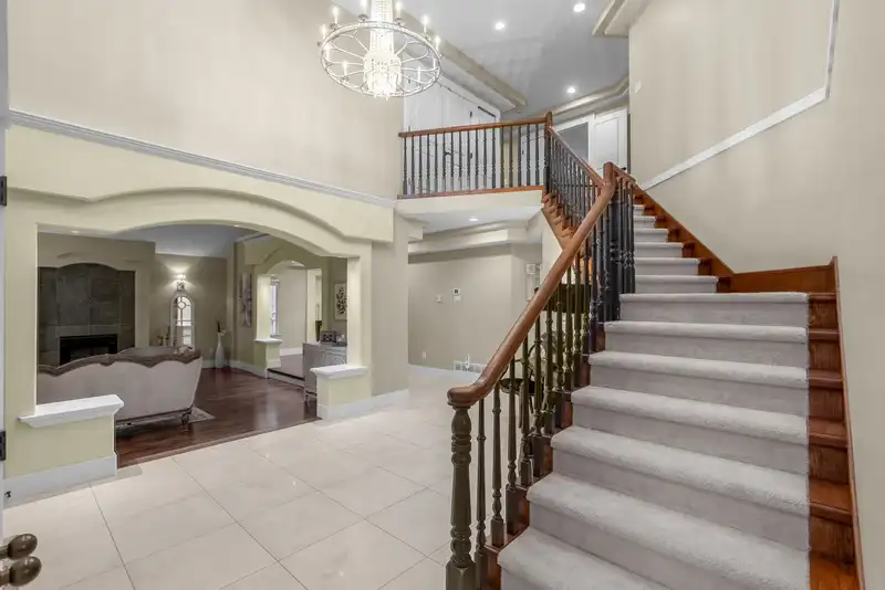 816 CITADEL DRIVE - photo 4 of 40