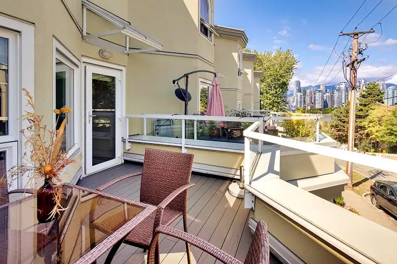 1210 W 7TH AVENUE - photo 3 of 35