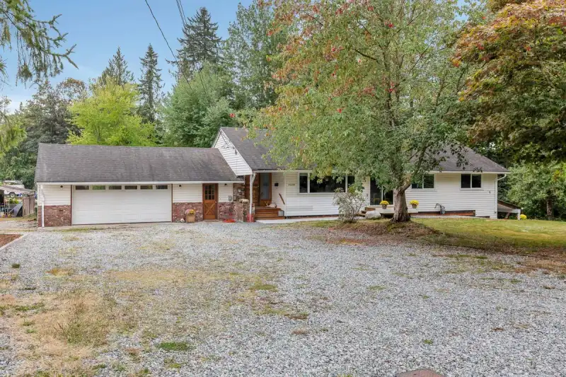 24320 116 AVENUE - photo 1 of 40