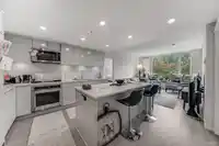 304 3100 WINDSOR GATE - thumbnail 1