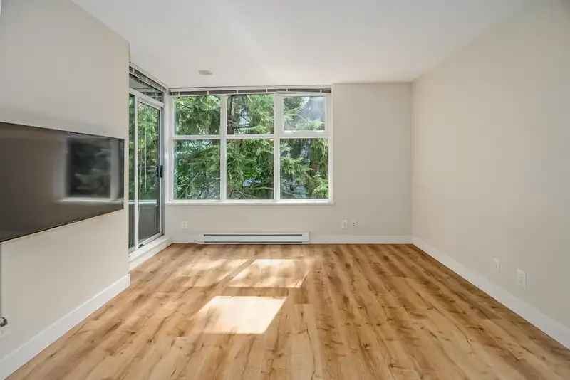 509 9262 UNIVERSITY CRESCENT - photo 3 of 31