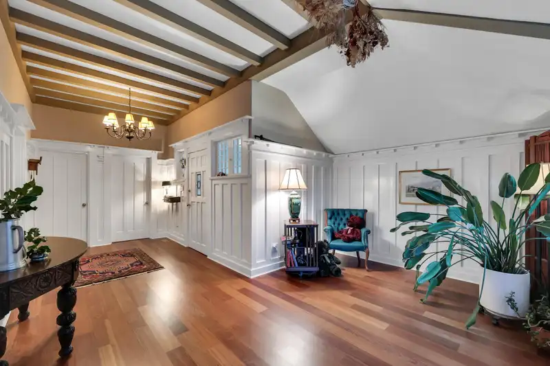 1509 MAHON AVENUE - photo 4 of 33