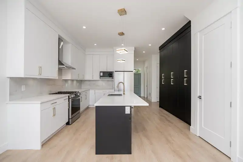 20535 74B AVENUE - photo 3 of 32