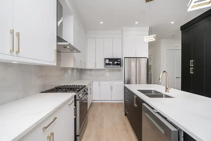 20535 74B AVENUE - photo 4 of 32