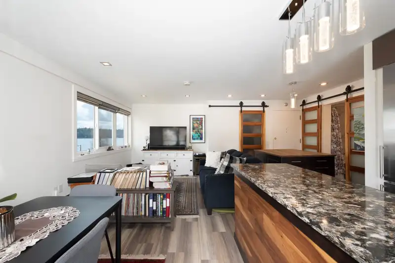 303 1845 BELLEVUE AVENUE - photo 4 of 25