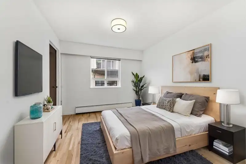 305 2025 W 2ND AVENUE - photo 2 of 25