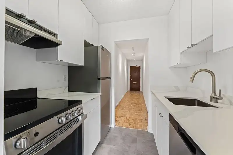 305 2025 W 2ND AVENUE - photo 4 of 25