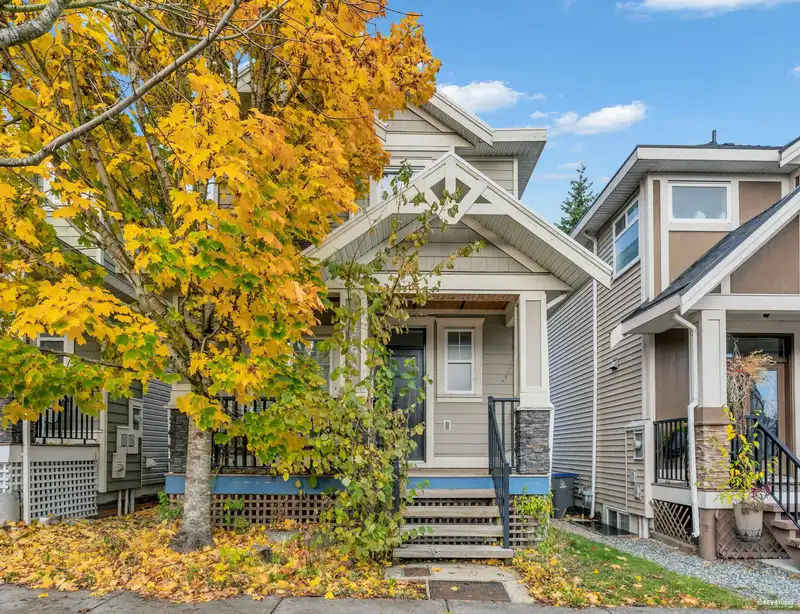 14691 59A AVENUE - photo 4 of 33