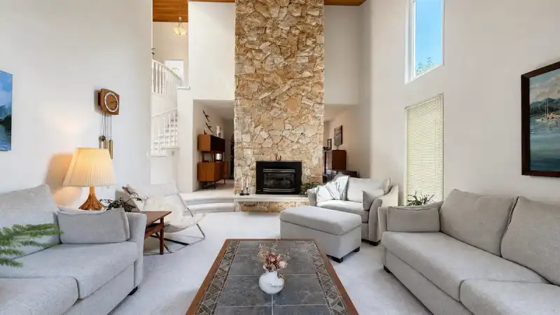 11715 CHATEAU WYND - photo 2 of 34