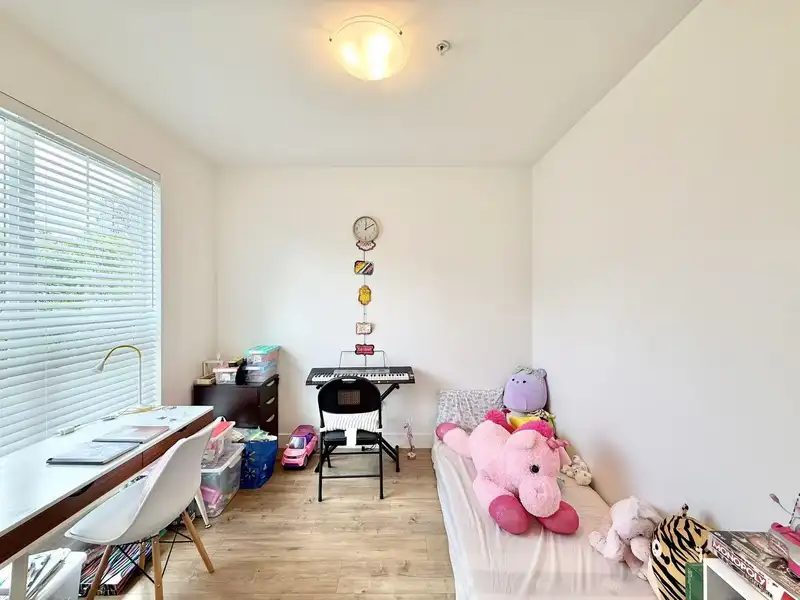 19682 75A AVENUE - photo 3 of 33
