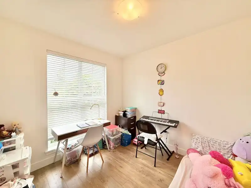 19682 75A AVENUE - photo 4 of 33
