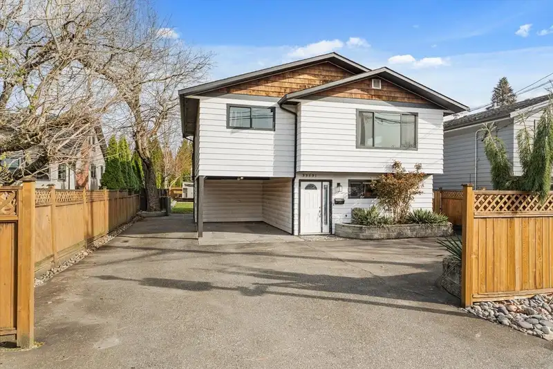 33531 7TH AVENUE - photo 1 of 40
