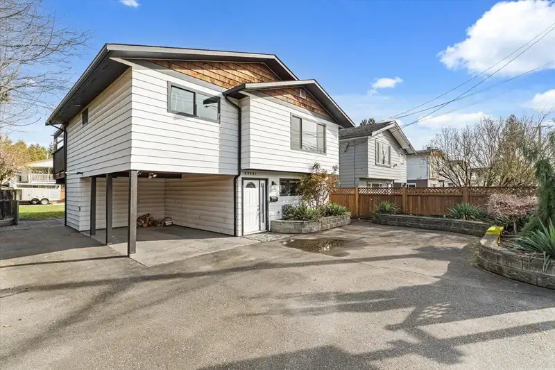 33531 7TH AVENUE - photo 2 of 40