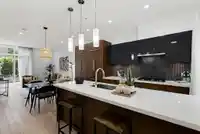 637 VICTORIA DRIVE - thumbnail 2