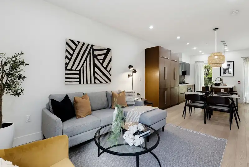 637 VICTORIA DRIVE - photo 4 of 39