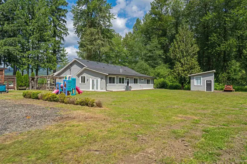 22288 136 AVENUE - photo 4 of 40