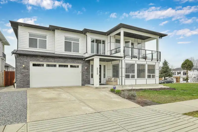 8559 BENEDICT BOULEVARD - photo 2 of 40