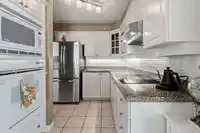 12D 328 TAYLOR WAY - thumbnail 17