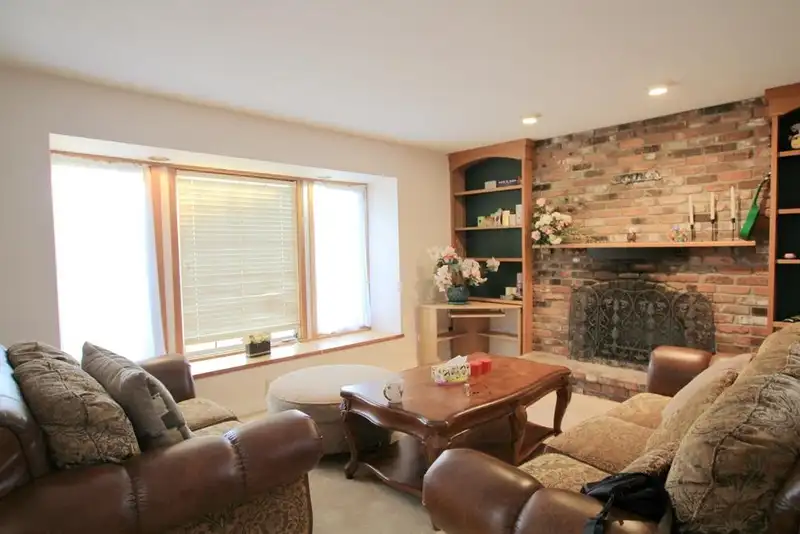 4615 EDMONDS DRIVE - photo 4 of 38