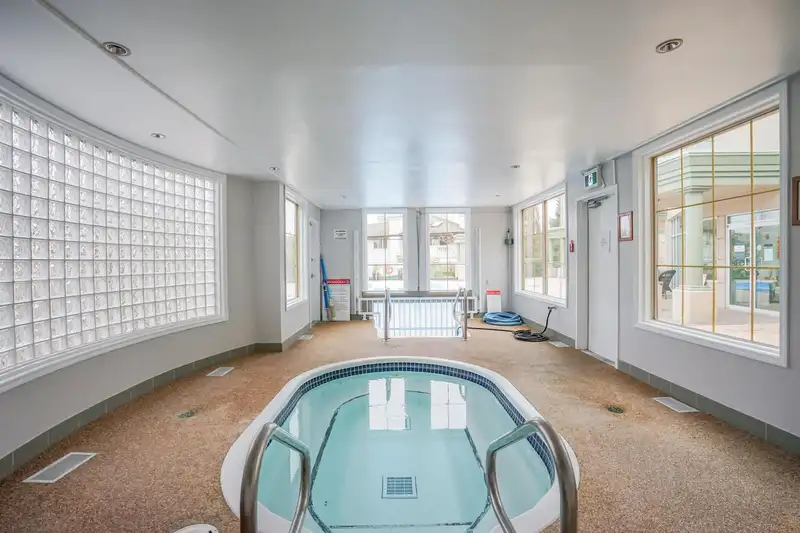 233 13888 70 AVENUE - photo 2 of 4