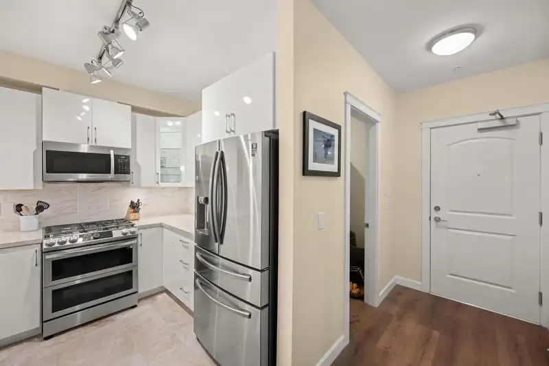 108 20367 85 AVENUE - photo 3 of 33