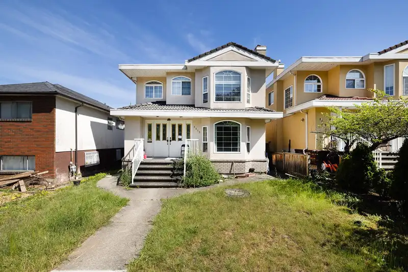 2613 PARKER STREET - photo 1 of 14
