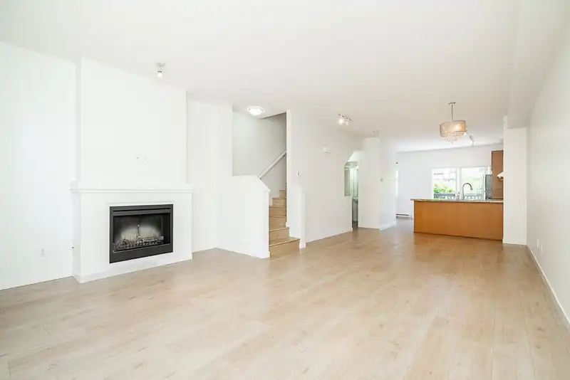 19 8385 DELSOM WAY - photo 4 of 40
