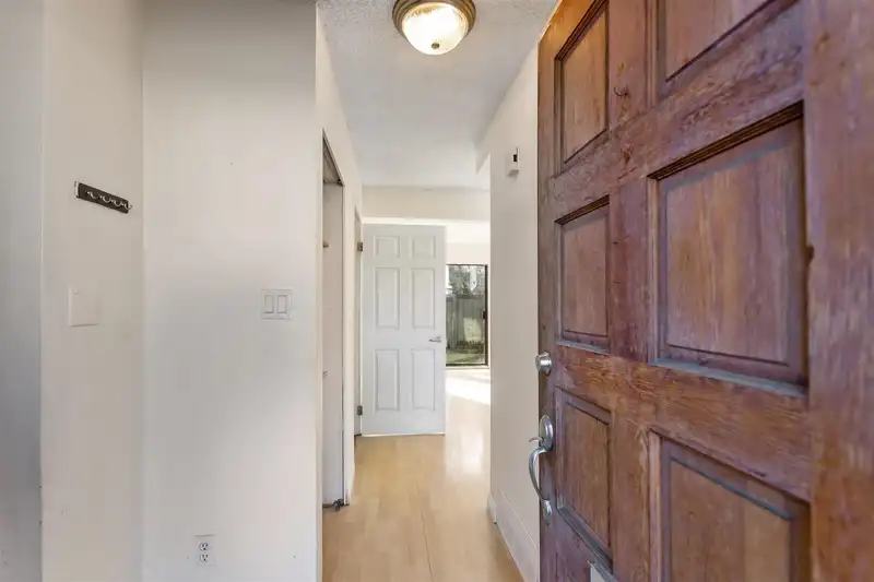 80 2905 NORMAN AVENUE - photo 3 of 20