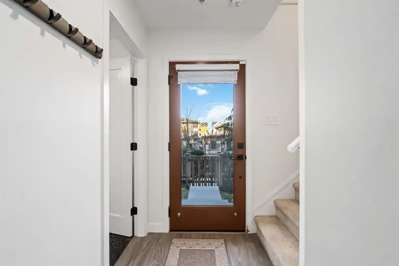 32 20150 81 AVENUE - photo 2 of 40