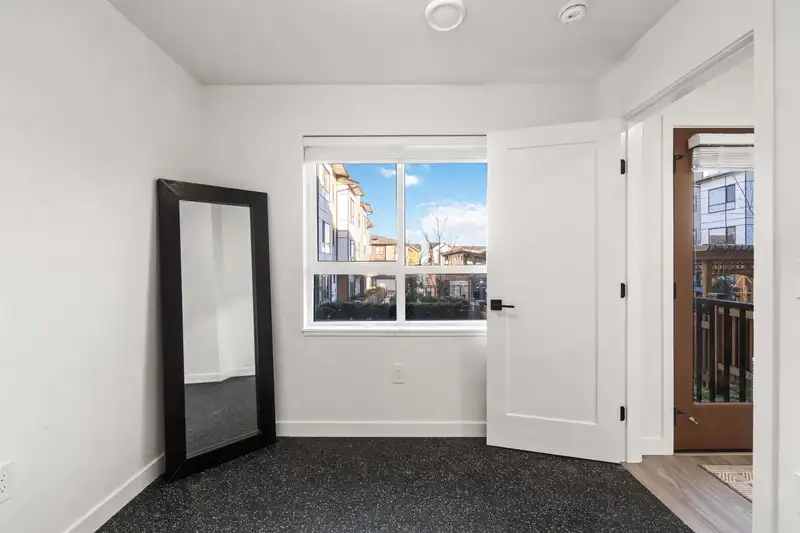 32 20150 81 AVENUE - photo 3 of 40