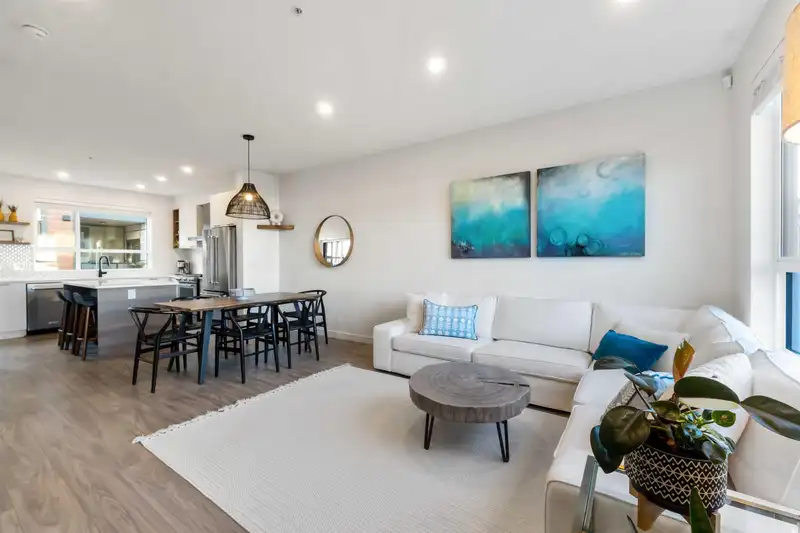 32 20150 81 AVENUE - photo 4 of 40
