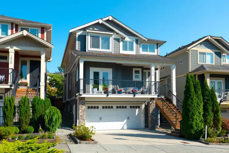 10560 ROBERTSON STREET - photo 1 of 40