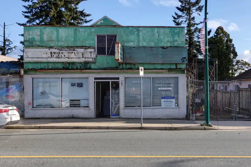 7474 EDMONDS STREET - photo 2 of 17