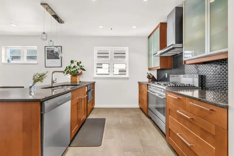 517 ATLANTIC STREET - photo 4 of 29