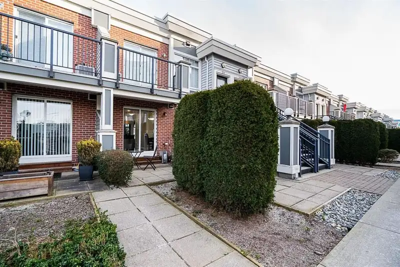 271 20170 FRASER HIGHWAY - photo 3 of 27