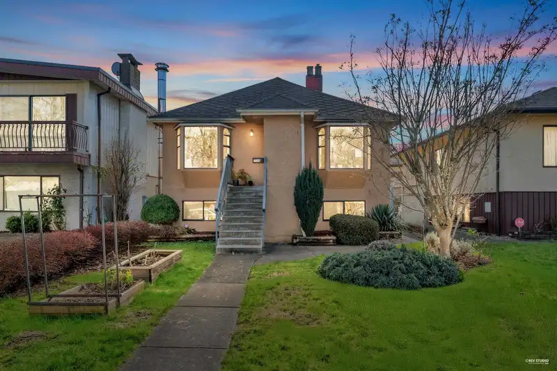 2576 PARKER STREET - photo 1 of 29