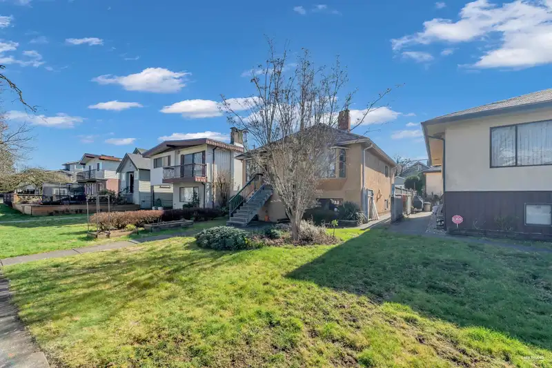 2576 PARKER STREET - photo 3 of 29
