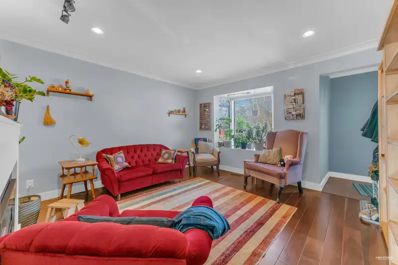 2576 PARKER STREET - photo 4 of 29
