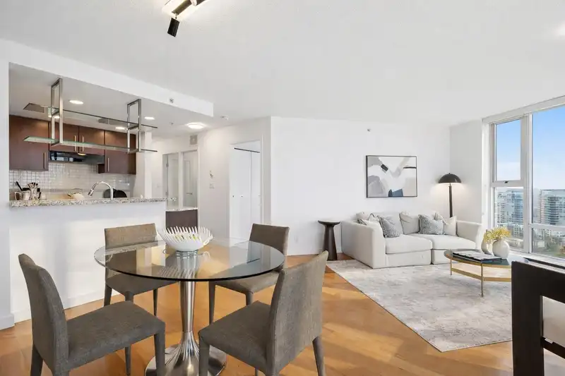 2502 455 BEACH CRESCENT - photo 4 of 37