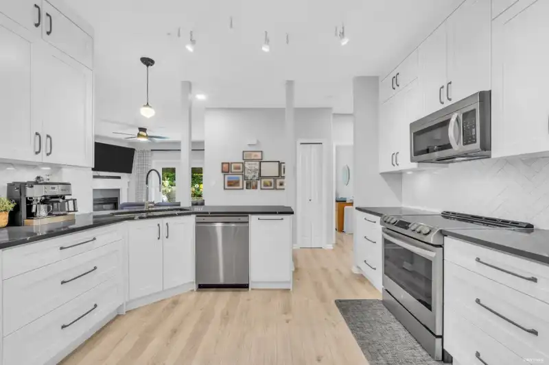 1 21579 88B AVENUE - photo 1 of 40