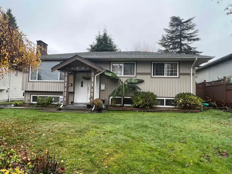 12542 GROVE CRESCENT - photo 1 of 31