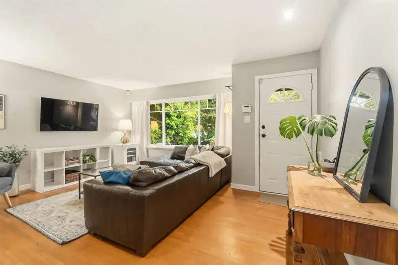 209 CLEARVIEW DRIVE - photo 4 of 39