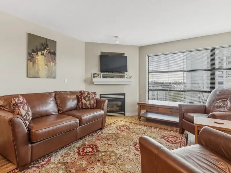402 124 W 3RD STREET - photo 2 of 20