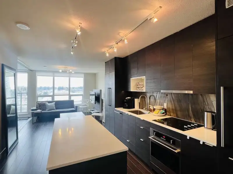 1609 13398 104 AVENUE - photo 2 of 14