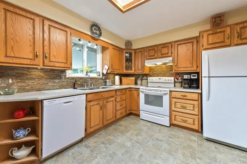 19618 41A AVENUE - photo 4 of 29
