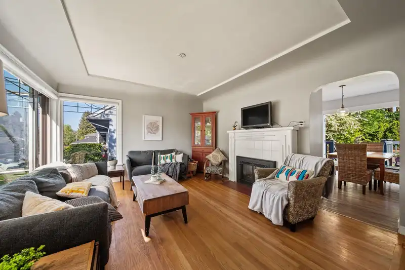 306 NINTH AVENUE - photo 2 of 33