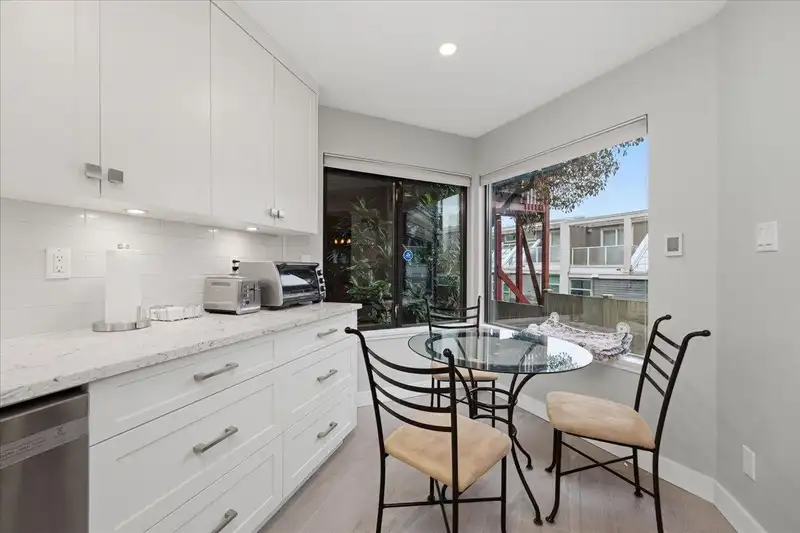 101 1005 W 7TH AVENUE - photo 2 of 17