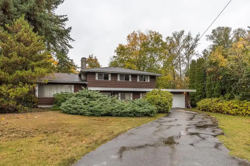 14457 110 AVENUE - photo 3 of 40