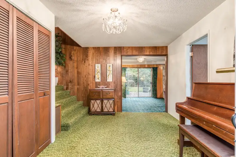 14457 110 AVENUE - photo 4 of 40